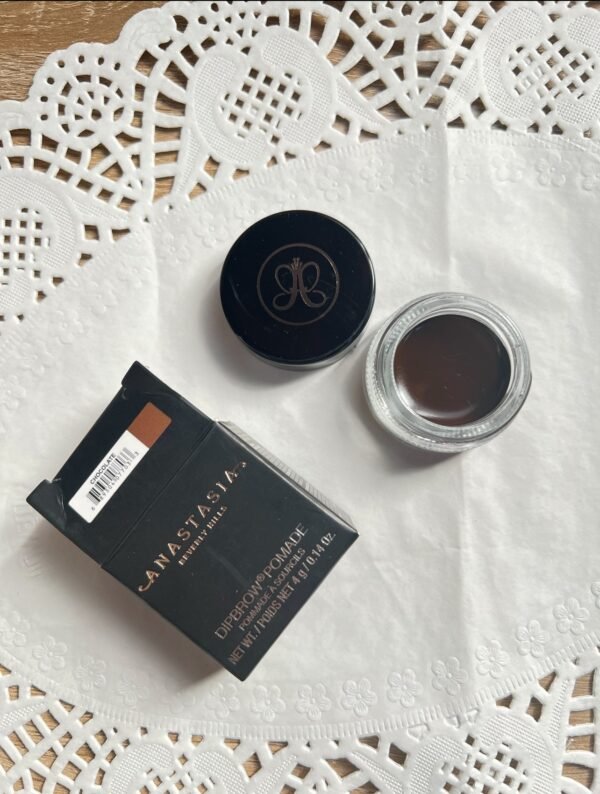 جل رسم حاجب بني انستازيا